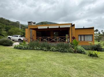 Casa · 210m² · 5 Ambientes · 2 Cocheras · Casa en Portezuelo