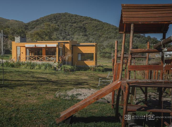 Casa · 210m² · 5 Ambientes · 2 Cocheras