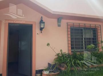 PH · 80m² · 5 Ambientes · PH en Alquiler, Apto Profesional, en San Isidro.
