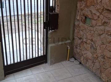 Casa · 236m² · 3 Ambientes · Se Vende Excelente Casa con Departamento