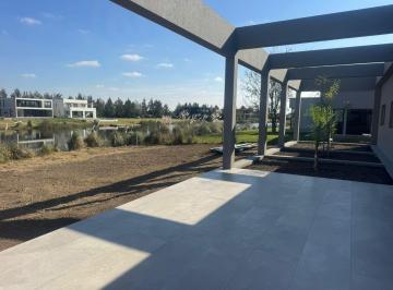 Casa · 185m² · 5 Ambientes · 6 Cocheras · Casa en Barrio Naudir de 5 Ambientes