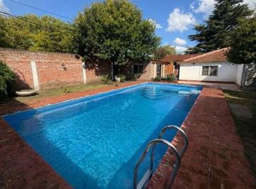 Casa · 148m² · 4 Ambientes · 2 Cocheras · Alquiler Casa 4 Amb Ciudad Evita con Pileta
