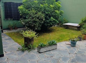 Casa · 205m² · 4 Ambientes · 4 Cocheras · Venta Casa 5 Amb en Ramos Mejia Cochera Patioterraza