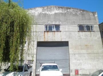 AVS-AVS-111_2 · Galpón Desarrollado Sobre Lote de 15 X 30 m con Entrada
