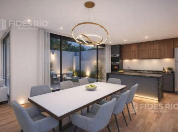 Casa · 151m² · 5 Ambientes · Casa de Pasillo 3 Dorm., Office, Quincho, Terraza y Piscina Exclusiva