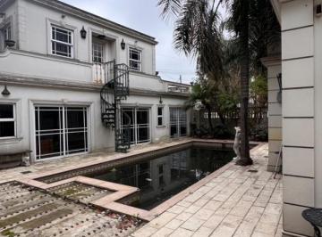 Casa · 350m² · 6 Ambientes · 4 Cocheras · Casa 7 Amb con Pileta en Villa Luzuriaga - Estilo Francés