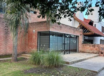 Local comercial de 1 ambiente, Córdoba · Local Comercial en Alquiler - Barrio Urca - Esquina Estratégica Frente a Ypf
