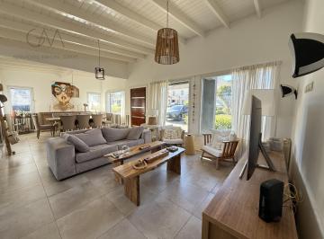 Casa · 200m² · 4 Ambientes · Casa en Venta Rumenco