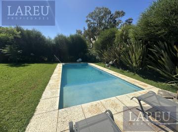 Casa · 160m² · 5 Ambientes · 6 Cocheras · Casa en Santa Elena