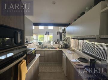 Casa · 160m² · 5 Ambientes · 6 Cocheras · Casa en Santa Elena