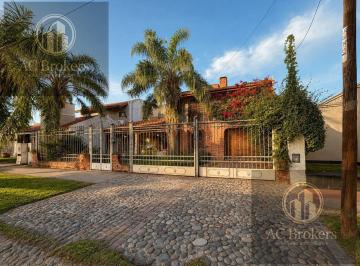 Casa · 400m² · 7 Ambientes · 3 Cocheras · Calle Lasalle a m de Colegios