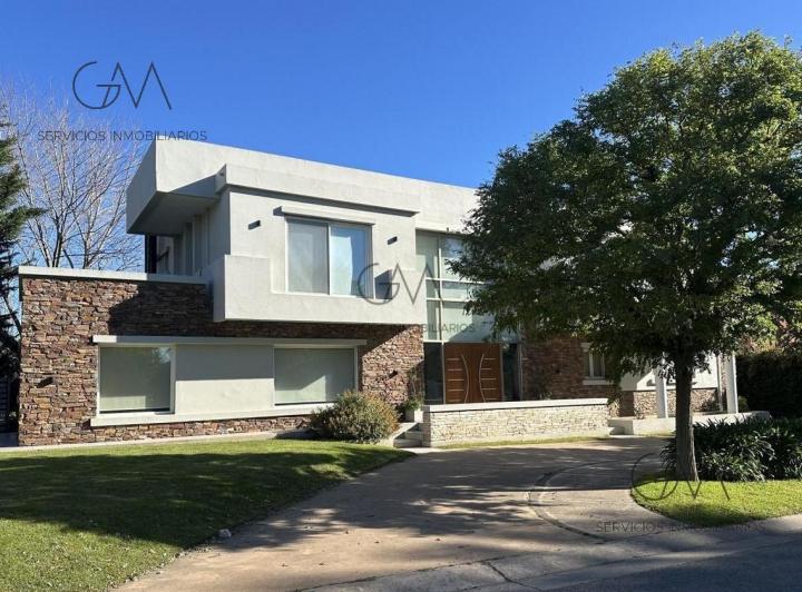 Casa · 370m² · 6 Ambientes