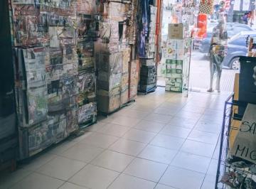 Local comercial · 94m² · Alquiler de Local en Liniers Para Vários Rubros