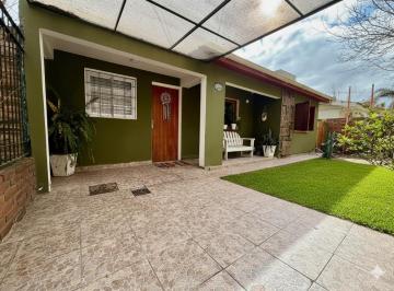 Casa · 51m² · 4 Ambientes · 1 Cochera · Casa en Venta. PH 2 Dorm., Pileta, Cochera. Santa Rita