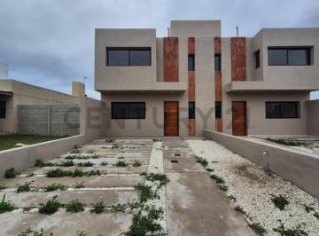 Casa · 94m² · 4 Ambientes · 1 Cochera · Venta Duplex 3 Dorm. Docta Av Etapa 4