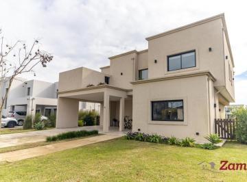 Casa · 295m² · 7 Ambientes · 2 Cocheras · Venta Casa 7 Amb. en Ceibos Lote 31, Vista a Espejo de Agua.