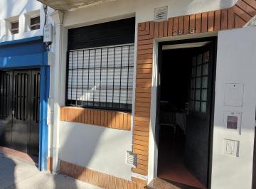 PH de 2 ambientes, Rosario · Hermoso Departamento a La Calle con Pequeño Patio