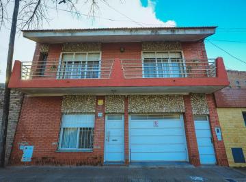 Casa · 228m² · 4 Ambientes · 1 Cochera · Casa 3 Dorm. Pileta Quincho Azcuenaga Apto Credito