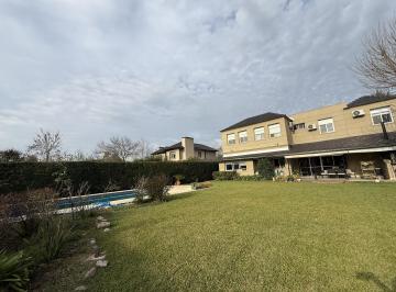 Casa · 280m² · 9 Ambientes · 6 Cocheras · Casa en Venta en Barrio Cerrado La Casualidad