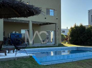 Casa · 205m² · 5 Ambientes · Casa Chalet en Alquiler en El Cantón Norte, El Cantón, Escobar