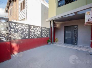Cochera - entrada independiente · PH 4 Ambientes en Venta, Refaccionado a Nuevo con Cochera, Jardin y Apto a Credito!