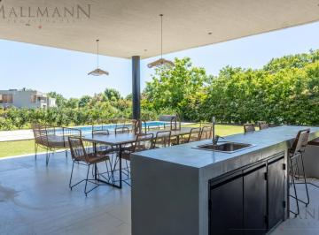 Casa · 274m² · 8 Ambientes · 2 Cocheras · Alquiler Casa de 4 Dorm. con Pileta en Pilará La Diligencia
