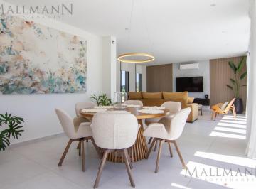Casa · 274m² · 8 Ambientes · 2 Cocheras · Alquiler Casa de 4 Dorm. con Pileta en Pilará La Diligencia