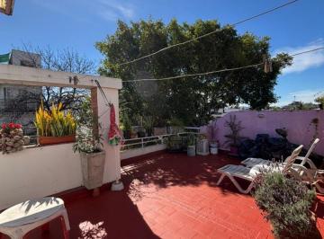 PH de 3 ambientes, Monte Castro · PH 3 Amb Al Fte. Distribuido en 3 Plantas C/ Balcon y Terraza en Monte Castro. Sin Expensas