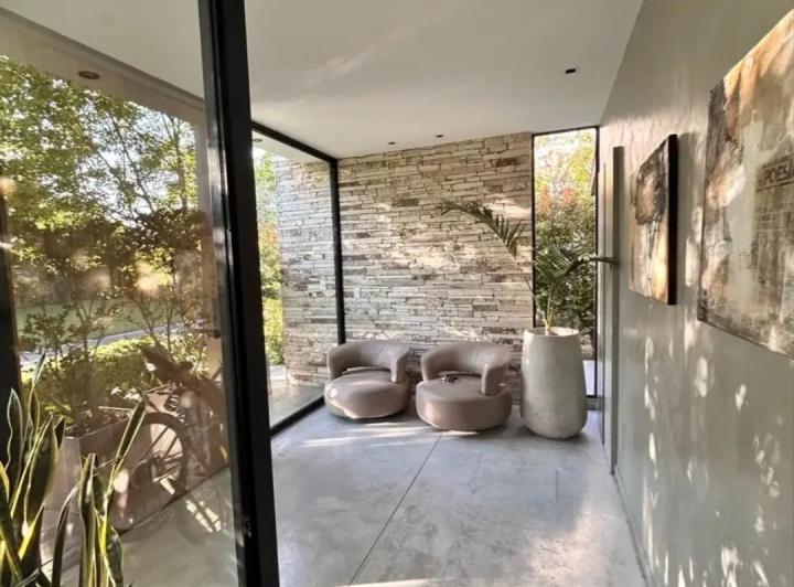 Casa · 250m² · 5 Ambientes · 4 Cocheras