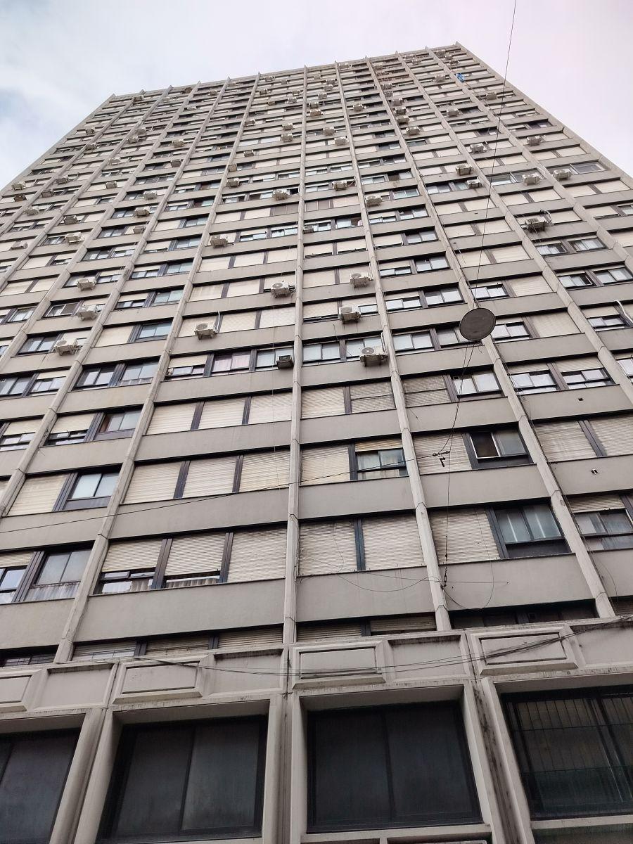 Avenida Hipólito Yrigoyen 1315