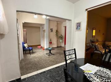 Casa · 185m² · 7 Ambientes · 1 Cochera · Casa en Remedios de Escalada