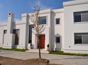 Casa · 308m² · 6 Ambientes · 4 Cocheras · En Venta Casa Estilo Minimalista. 5 Dorm.. 5 Baños. Quincho, Piscina. Terreno 1200 m². Kentucky