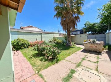Casa · 110m² · 4 Ambientes · 4 Cocheras · Casa en Godoy Cruz