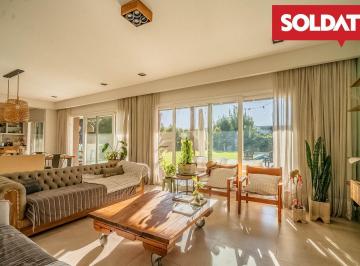 Casa · 216m² · 5 Ambientes · 2 Cocheras · Casa Moderna de 4 Dorm. con Pileta y Galería | Las Liebres | Acepta Permuta Parcial