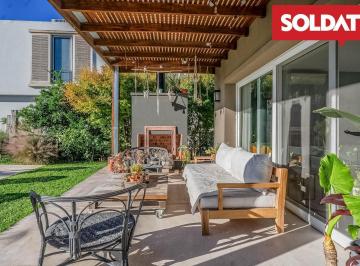Casa · 216m² · 5 Ambientes · 2 Cocheras · Casa Moderna de 4 Dorm. con Pileta y Galería | Las Liebres | Acepta Permuta Parcial