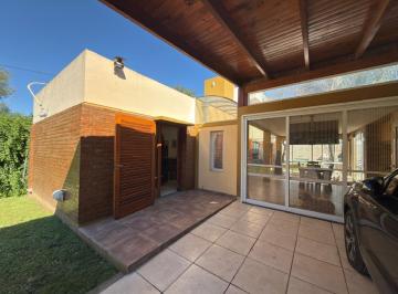 Casa · 233m² · 2 Cocheras · Casa en Villa Allende