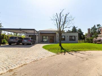 Casa · 209m² · 5 Ambientes · 3 Cocheras · Venta Casa, 5 Ambientes, Pilar, Barrio La Campiña. Apto Crédito