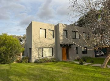 Casa · 175m² · 6 Ambientes · 2 Cocheras · Venta Casa