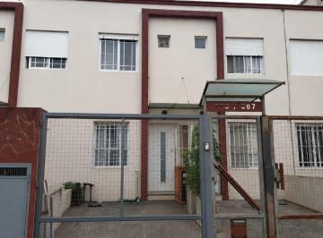 Casa · 46m² · 2 Ambientes · 1 Cochera · Venta, ph, Patio y Cochera