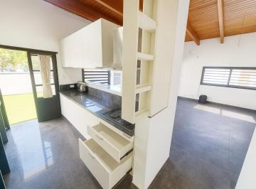 Casa · 130m² · 5 Ambientes · 1 Cochera · Claudio Cuenca | Av Caraffa | Villa Cabrera