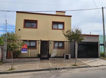 Casa · 175m² · 6 Ambientes · 1 Cochera · Casa de 3 Dorm., 2 Baños! Cochera, Patio con Pileta y Todos Los Servicios! Cuneo Entre/junín y