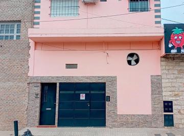 Frente · Hermosa Casa Planta Alta 1 Dormitorio con Cochera Barcelona y Av Uriburu