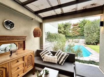 Casa de 6 ambientes, Ciudad de Mendoza · Exclusiva Casa en Venta en El Barrio Dalviam