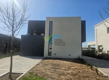 Casa · 185m² · 6 Ambientes · 4 Cocheras · Casa en Venta en San Pablo, Pilar, G. B. a. Zona Norte