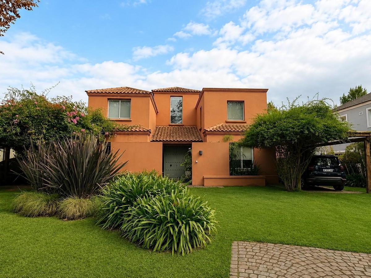 Venta Casa 3 Dormitorios y Escritorio en Ayres de Pilar