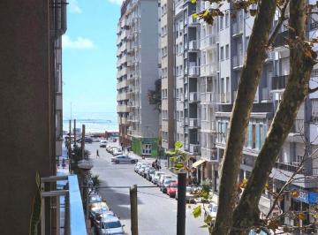 Departamento de 2 ambientes, Mar del Plata · Plaza Colon/ Hotel Provincial 2 Amb Reciclado. Amoblado Al Frente con Balcón Corrido.