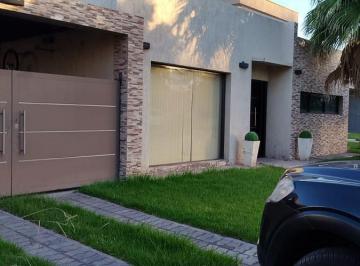 Casa · 203m² · 4 Ambientes · 2 Cocheras · Venta Casa Barrio Lago del Torreon Maipu