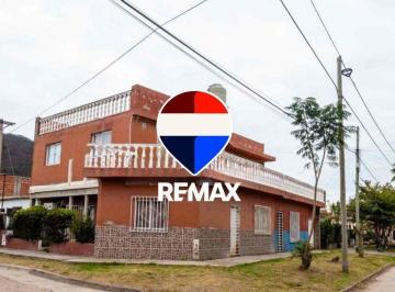 Casa · 230m² · 8 Ambientes · Casa Venta + Departamento + Local Apta Credito