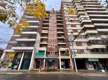 Departamento de 2 ambientes, Rosario · Venta 1 Dormtirio Amplio - Frente a Plaza - Cocina Separada - 48 m. Exlusivos - Orientación Norte