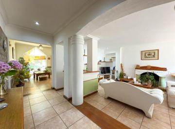 Casa · 218m² · 9 Ambientes · 2 Cocheras · Venta de Casa Semicéntrica Tandil